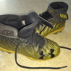 Girls softball cleats